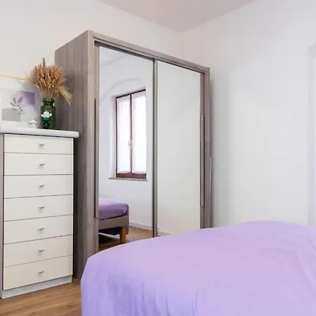 Experience A Cozy Retreat By The Maggiore Apartment *