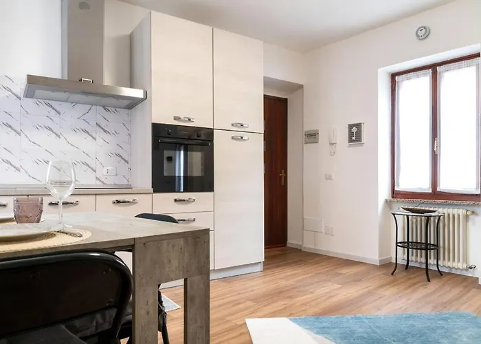 Experience A Cozy Retreat By The Maggiore Germignaga