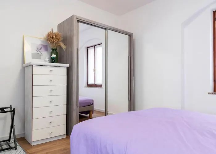 Experience A Cozy Retreat By The Maggiore Apartamento *